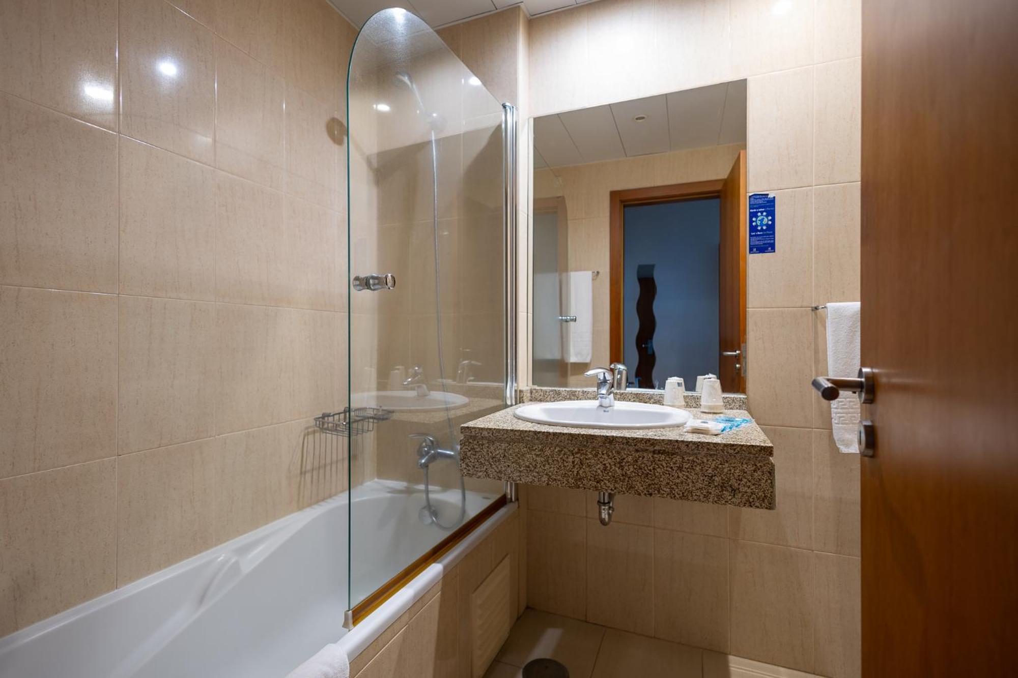 Hotel Apartamentos Geres Ribeiro Buitenkant foto