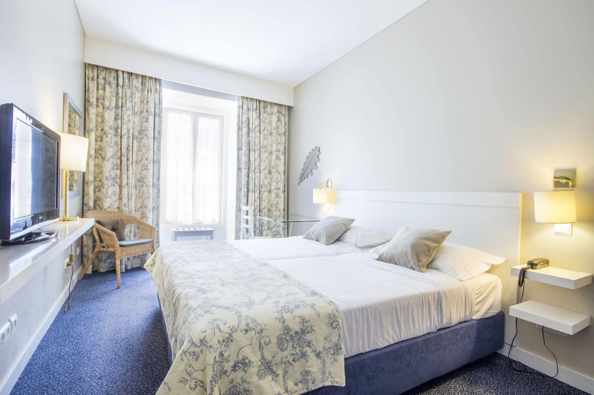 Hotel Apartamentos Geres Ribeiro Buitenkant foto